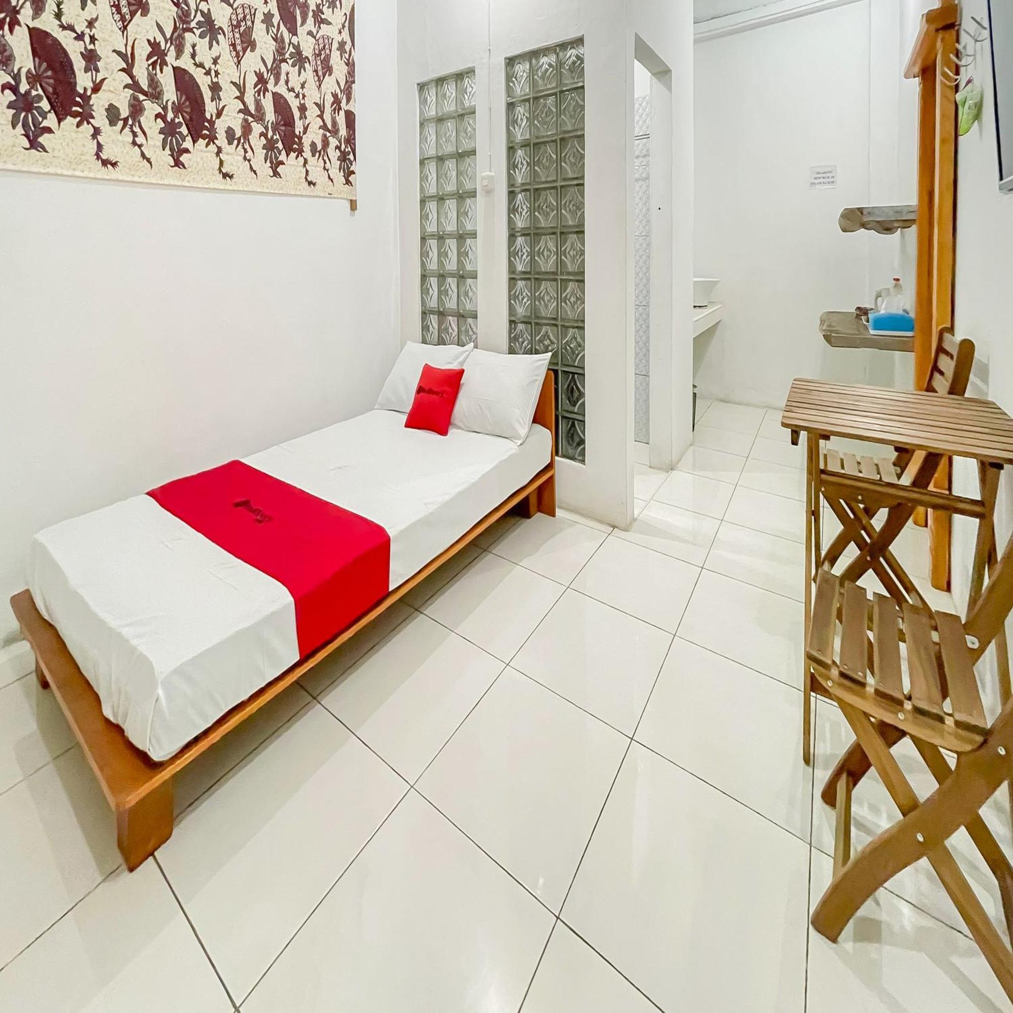 Hotel Reddoorz Syariah At Jalan Ra Kosasih Sukabumi Extérieur photo