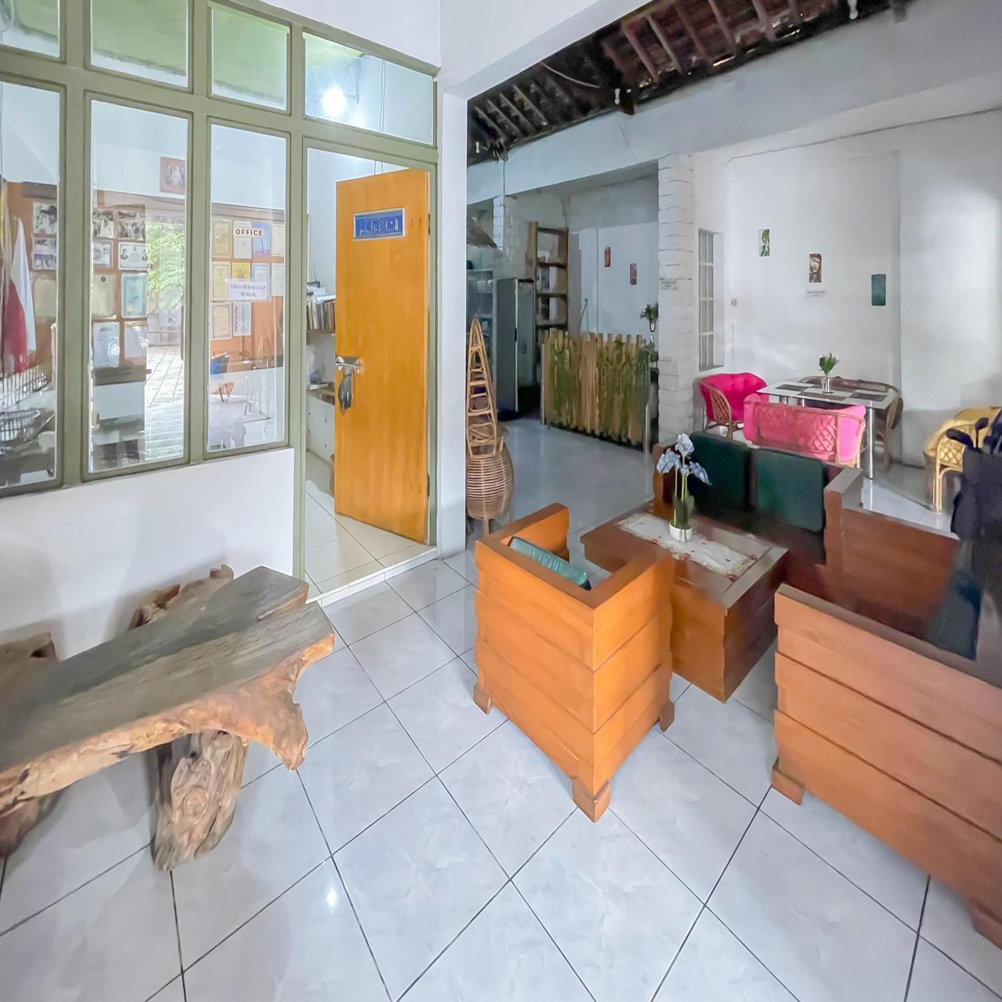 Hotel Reddoorz Syariah At Jalan Ra Kosasih Sukabumi Extérieur photo