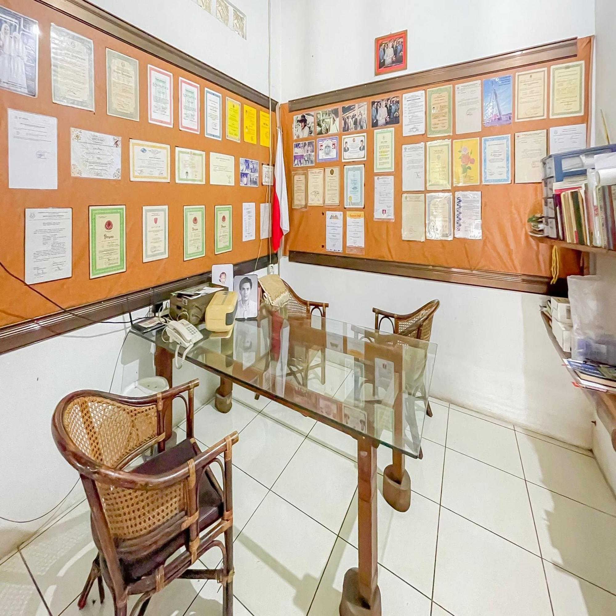Hotel Reddoorz Syariah At Jalan Ra Kosasih Sukabumi Extérieur photo
