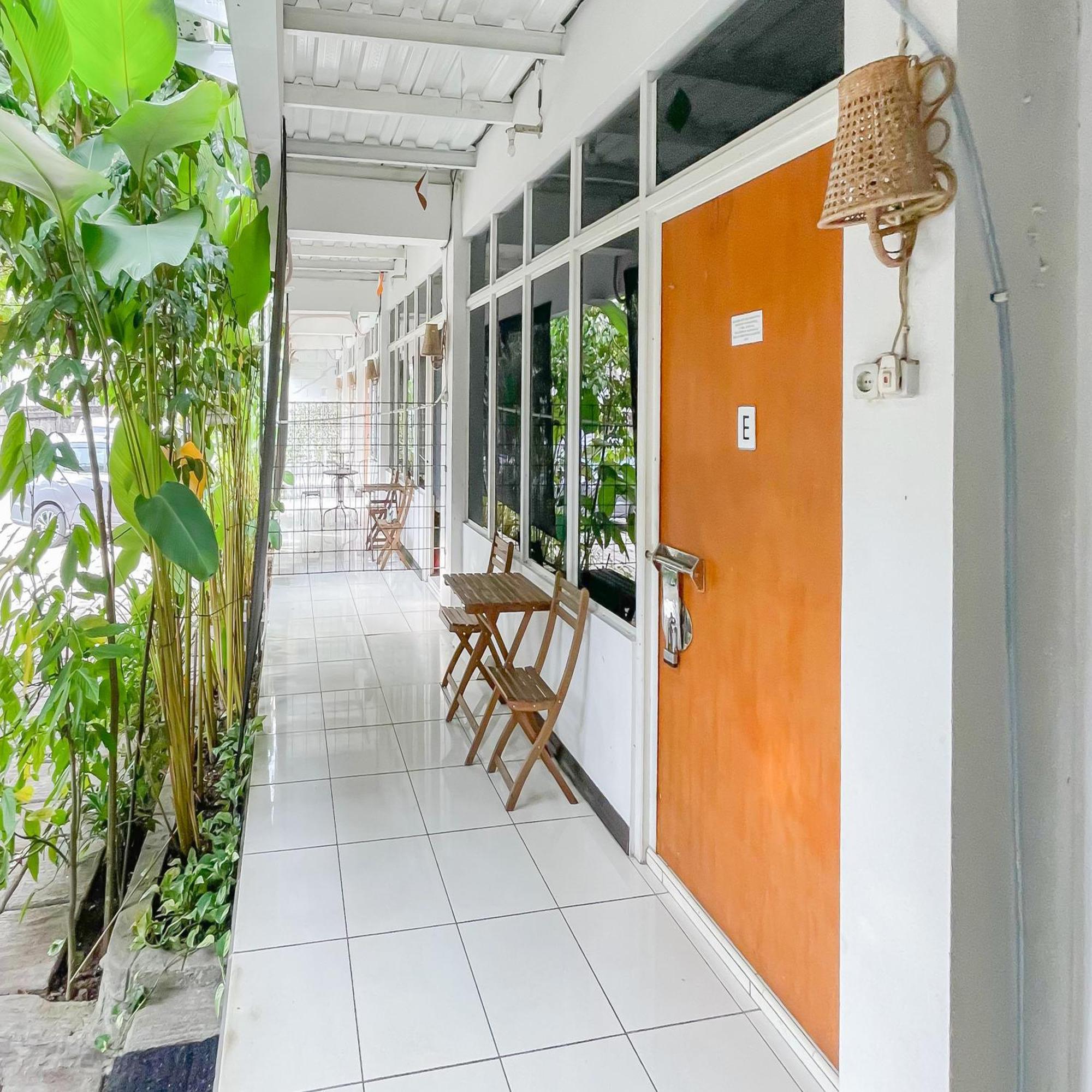 Hotel Reddoorz Syariah At Jalan Ra Kosasih Sukabumi Extérieur photo